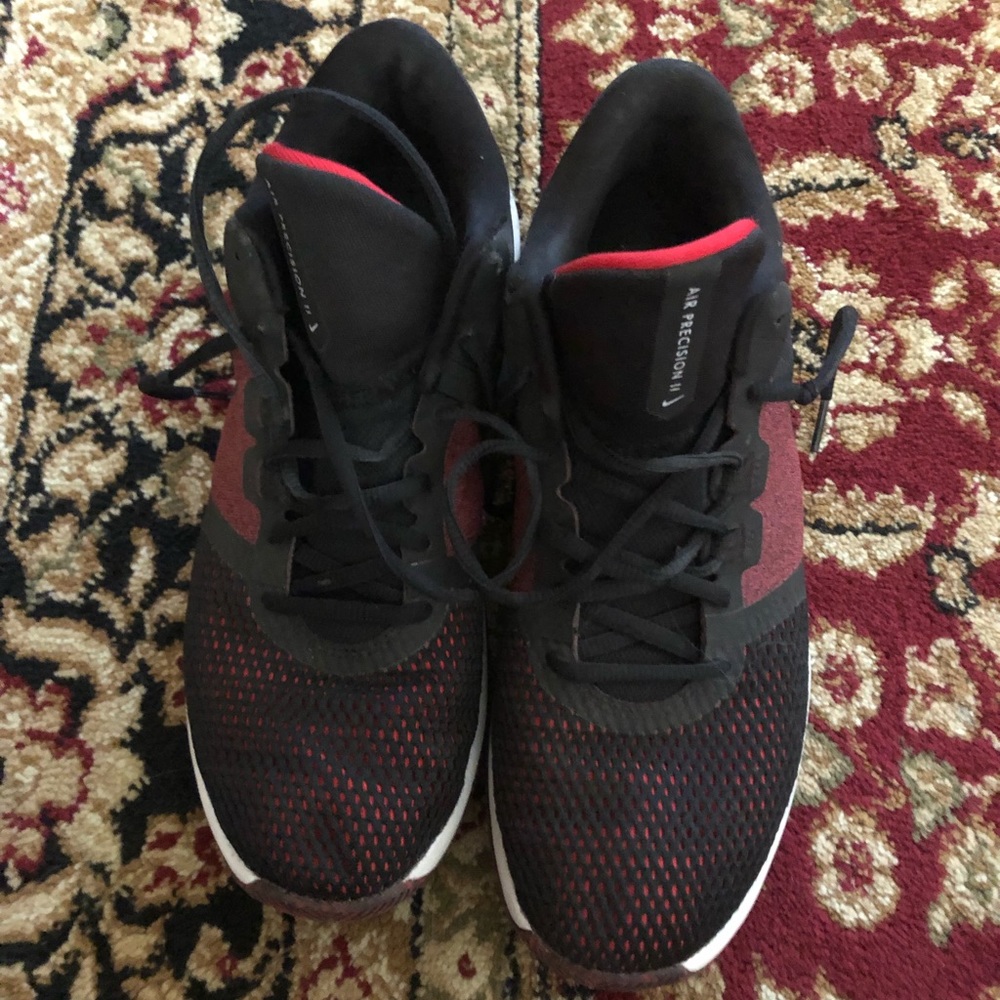 Nike basketball shoes men’s 9.5